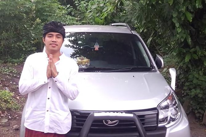 Private Bali Airport Round-Trip Transfer: Arrival and Departure (Round-Trip) - The private A/C car setup: up to four with room for baggage