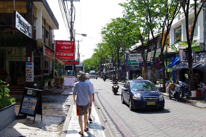 Private Bali Hotel Transfer: Hotel to Hotel - Car type and the 4-person with luggage rule