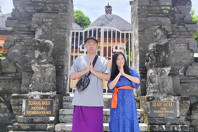 Private Bali Romantic Couple Tour with Parasailing Adventure - Uluwatu Temple: cliff-top scenery with a focused 1-hour visit