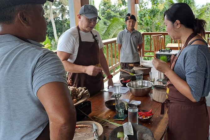 Private Balinese Cooking Class in Ubud at Santika's Home - Santika’s Pesalakan home kitchen: why this feels real