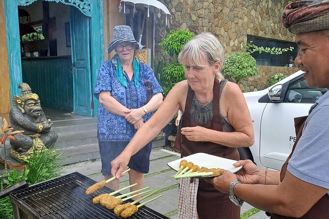 Private Balinese Cooking Class in Ubud at Santika's Home - The pickup and the drive to Ubud’s food countryside
