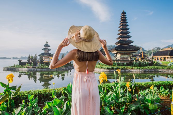 Private Full-Day West Bali Tour with Waterfall Visit - Lake Beratan: panoramas with smoky hills behind it