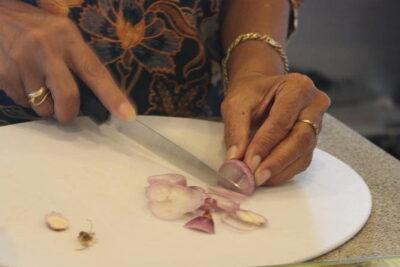 Private Javanese Cooking Class with Dotty in Tumbak Bayuh, Canggu - Meet Dotty: a trilingual host with Java roots