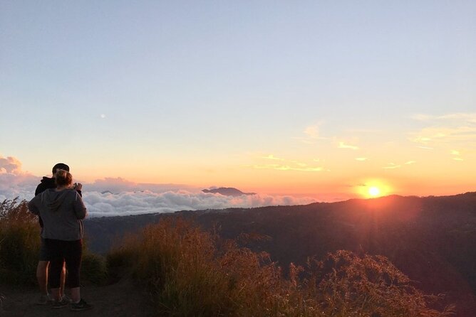 Private Mount Batur Sunset Trekking - All inclusive tour - 17:35 at the peak: the banana-and-egg volcanic steam moment
