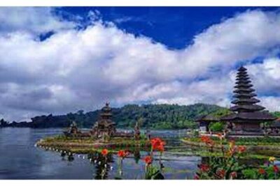 Private Tour Bali Swing & Visiting Temples in Bali - Ulun Danu Beratan Temple by Lake Bratan: The Scenic Pause in Bedugul