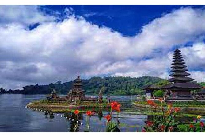 Private Tour Bali Swing & Visiting Temples in Bali - Ulun Danu Beratan Temple by Lake Bratan: The Scenic Pause in Bedugul