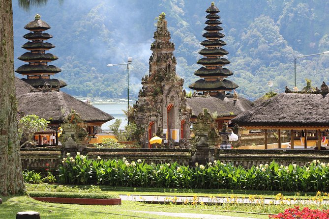 Private Tour: Bali Temples, Hidden Waterfall and Handara Gate - Ulun Danu Beratan: The Iconic Lakeside Temple Moment