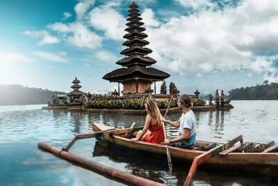 Private tour, discover the beauty of bali - Stop 1: Sacred Monkey Forest Sanctuary in Ubud (temple vibes + funny-photo chaos)