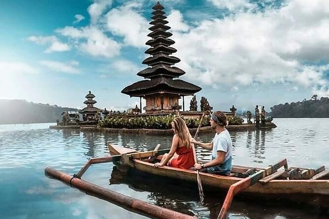 Private tour, discover the beauty of bali - Stop 1: Sacred Monkey Forest Sanctuary in Ubud (temple vibes + funny-photo chaos)