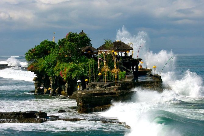 Private Tour: Full-Day Tanah Lot and Uluwatu Temples with Kecak Fire Dance Show - Tanah Lot’s Tide-Time Walk on the Indian Ocean Cliff