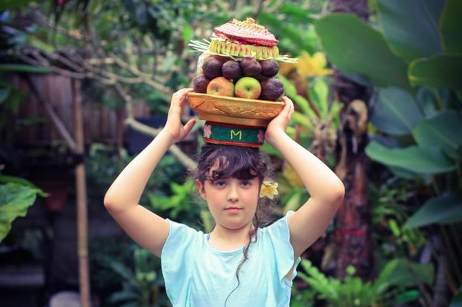 Private Tour: Ubud Day Tour with Traditional Offering Lesson - Ubud Traditional Art Market: Browse, Learn, Bargain