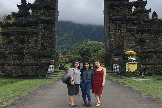 Private Tour: Ulun Danu Temple-Handara Gate-Wana Giri Hill&Tanah Lot Sunset - Wanagiri Hidden Hill Bali: A Calm View Break (Plus the One Extra Ticket Cost)