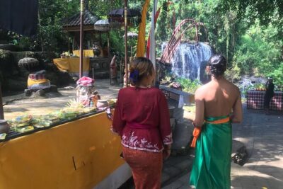 Purification Holy Bath at Beji Gria Waterfall - The step-by-step route: calm preparation to loud release