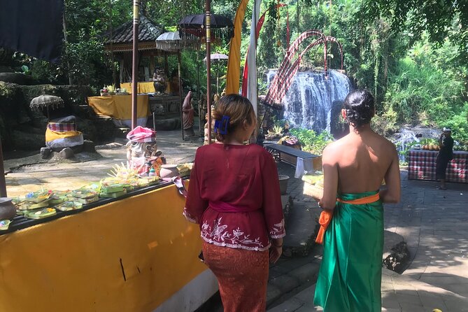 Purification Holy Bath at Beji Gria Waterfall - The step-by-step route: calm preparation to loud release