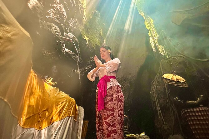 Purifications at Beji Griya Waterfalls - Step-by-Step: What Happens During the Purification Ritual