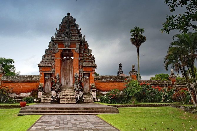 Royal Family Temple, Monkey Forest, and Tanah Lot Sunset Tour - Who this tour fits best