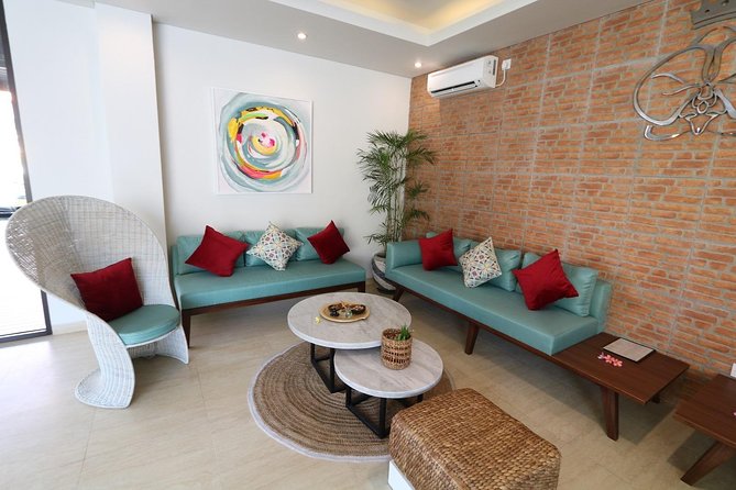 Royal Orchid Spa 90 Minutes Relaxing Massage. - Key highlights at a glance