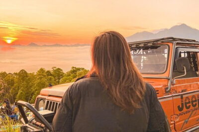 Sunrise + Jeep + Photographer - Sunrise at 1,360 m: What the Viewpoint Feels Like