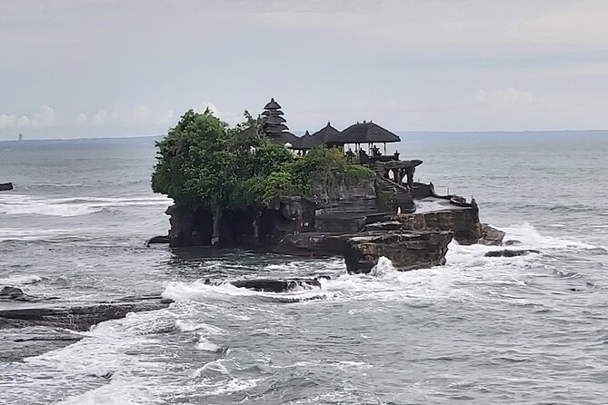 Tanah Lot and North Bali Private Tour - All inclusive - Leke Leke waterfall: lush green views without a full-day hike