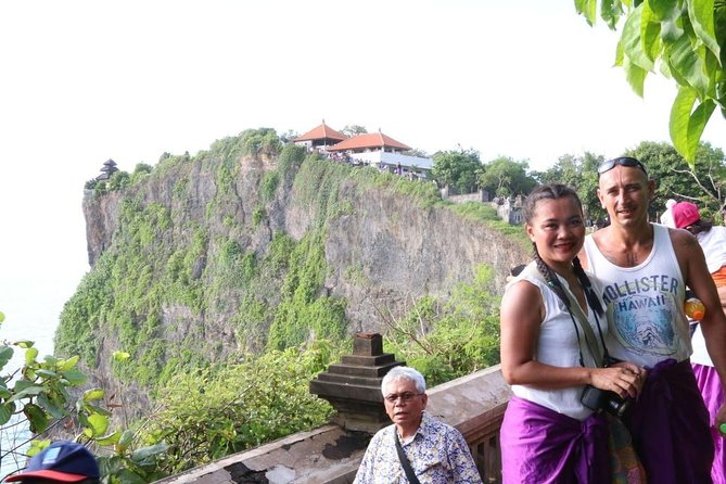 Tanah Lot and Uluwatu Temple Tour Including Seafood Dinner at Jimbaran Beach - Uluwatu Temple: cliff-top views plus the reality of roaming macaques
