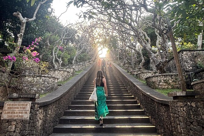 The Uluwatu Tour - Your guide makes the whole day run smoother