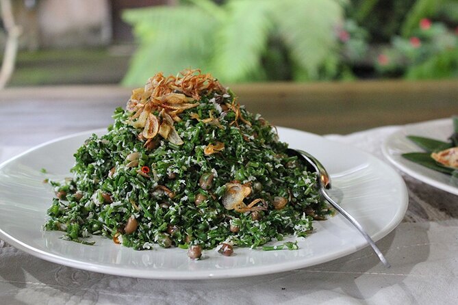 Traditional Balinese Meal in Ubud in Dewa's Family Village Home - A Balinese home meal in Ubud that feels like real life