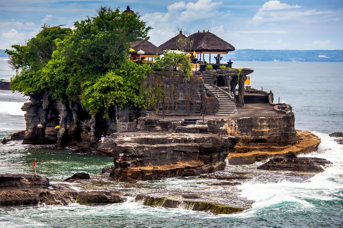 Ubud and Tanah Lot Temple Small Group Sunset Tour - Ubud Monkey Forest Sanctuary: Fun Wildlife, Real Responsibility