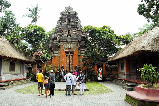 Ubud City Tour I: Monkey Forest, Ubud Palace, Art Market, and Waterfall - Monkey Forest Sanctuary: Meet the Crab-Eating Macaques
