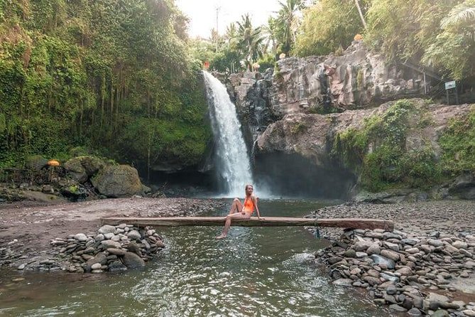Ubud City Tour I: Monkey Forest, Ubud Palace, Art Market, and Waterfall - Traditional Art Market Time: Buy, Snack, and People-Watch