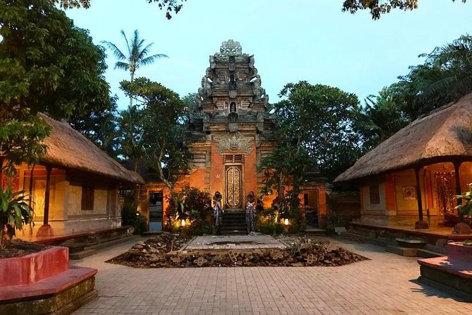 Ubud City Tour I: Monkey Forest, Ubud Palace, Art Market, and Waterfall - Ubud Palace (Puri Saren): A Short Look at Royal Grounds