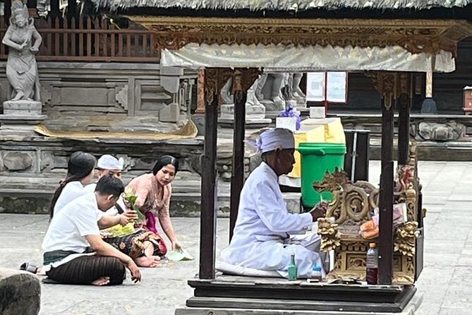 Ubud Cultural and Historical Guided Tour with Transfer - Stop 1: Batuan Traditional House Compound and the Gung Aji family