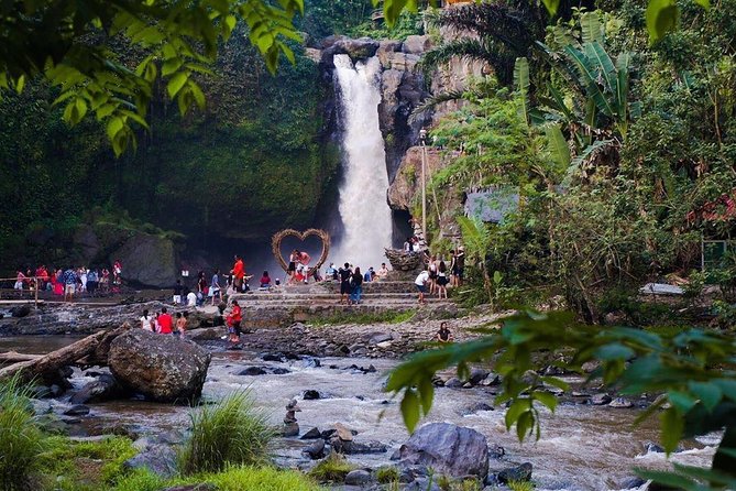 Ubud Excursion: Barong Dance, Art Villages, Nature, Temple and Waterfall - Kemenuh wood carving (plus time at Yana Art Gallery)