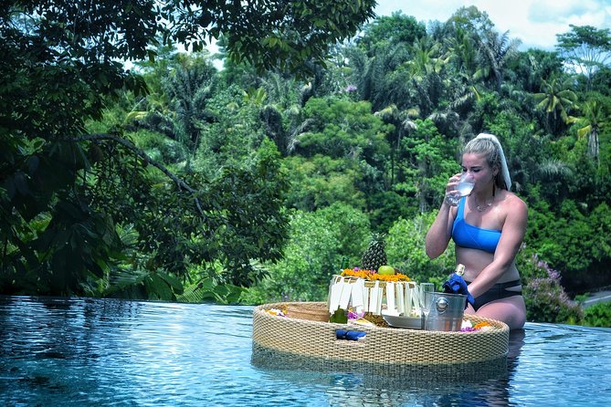 Ubud Monkey Forest Sanctuary Tours and Cretya - Tegenungan Waterfall: 15 meters of clear, heavy water