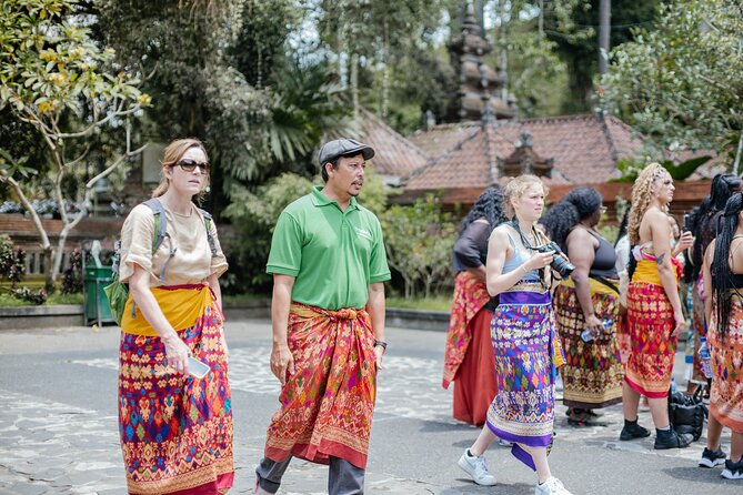 Ubud Small Group Tour: Monkey Forest, Tegalalang Rice Terraces and more - Monkey Forest Sanctuary: the fun is real, so handle the rules