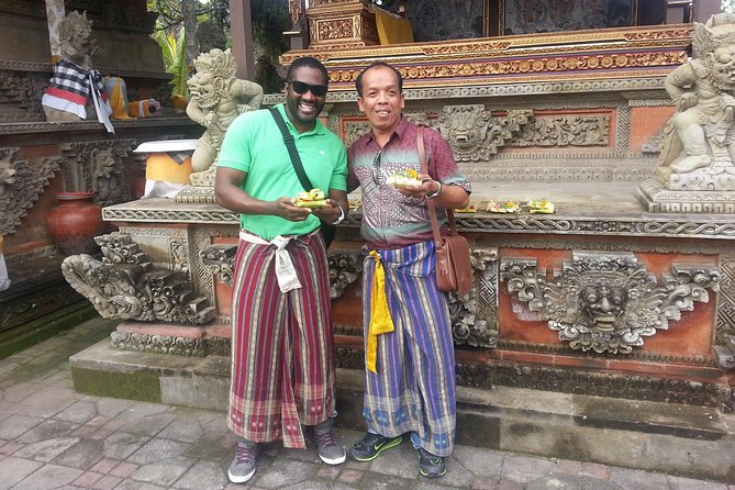 Ubud Tegalalang Rice Teracce & Tanah Lot Tour - Tanah Lot Temple: ending at the ocean for sunset views