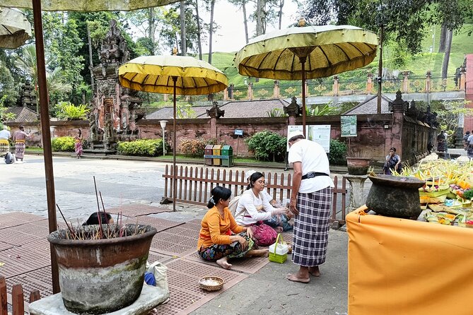 Ubud Tirta Empul Temple Tour with Purification Experience - Why the guide changes everything (Koman, Bayu, and the calm factor)