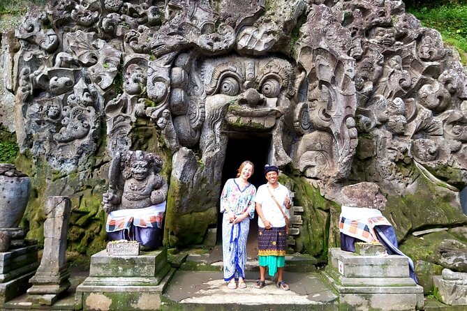 Ubud Tour : Monkey forest, Rice terrace, Water temple, Waterfall & Jungle Swing - Stop 4: Tegenungan Waterfall and the easy-but-meaningful nature break