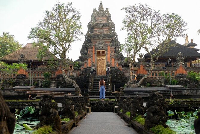 Ubud: Waterfall, Rice Terraces, and Monkey Forest Private Tour - Ubud Art Market Stop: Souvenirs Without the Fuss