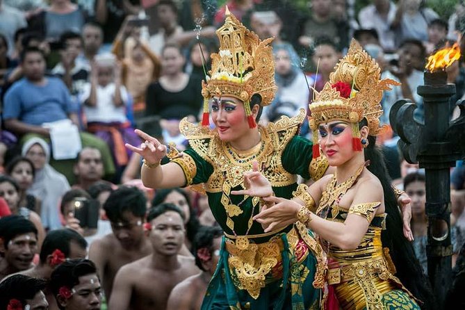 Uluwatu & Kecak Dance Tour (Private Half Day Tour) - Stop 2: Pantai Uluwatu and Pura Luhur Uluwatu (the cliff temple part)