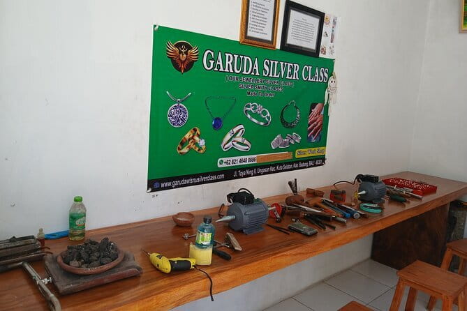 Uluwatu Silver Class: A Unique Jewelry-Making Experience in Bali - The teacher factor: friendly guidance vs. language limits