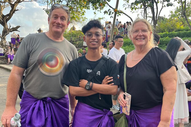 Uluwatu Temple Entrance & Kecak Dance Tickets - What the Reviews Get Right: Guides Make the Difference