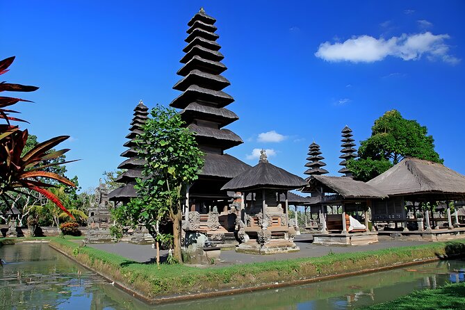 UNESCO Jatiluwih Rice Terrace and Tanah Lot Sunset Tour - Handara Iconic Gate: getting the famous shots without losing the day