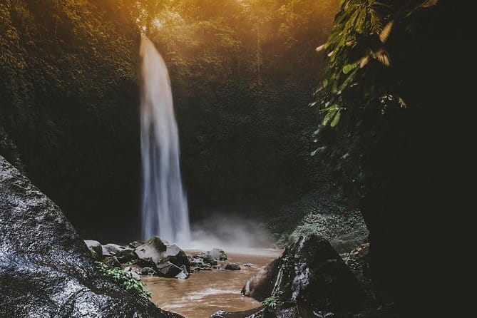 Waterfall Tour: North Bali Best Waterfalls - Wanagiri Coffee Lunch Over Lake Buyan and Lake Tamblingan